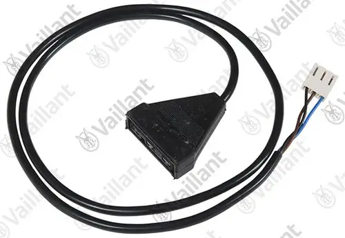 Vaillant-Kabel mit einem dreieckigen Stecker und vier Leitungen, ummantelt in schwarzem Material, für elektrische Verbindungen in Heizungsanlagen.